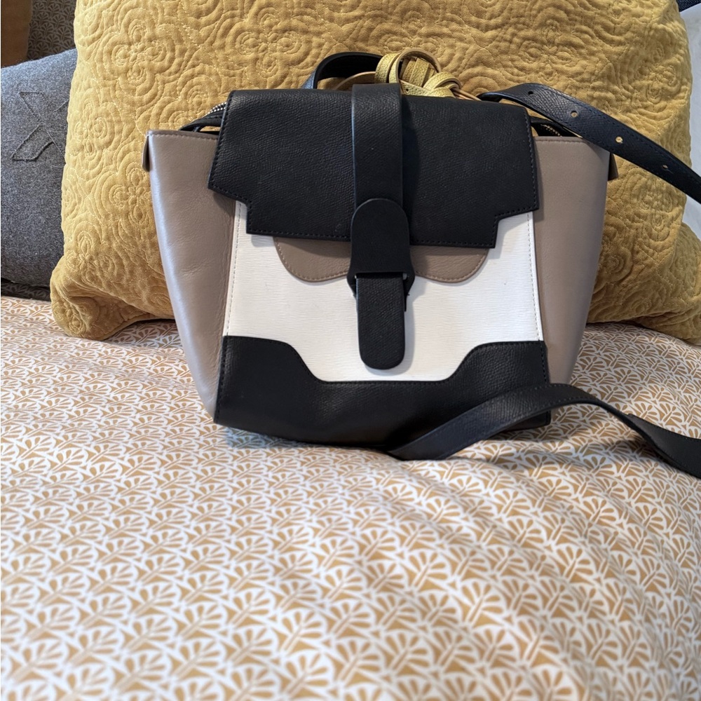 Stylish Black and White Women's Handbag - Picture 10 of 16